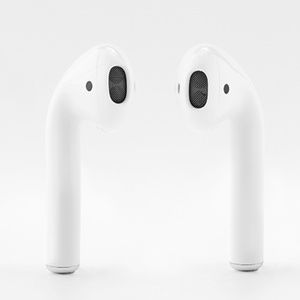 Apple AirPods 2nd Gen. w/ Wireless Charging Case